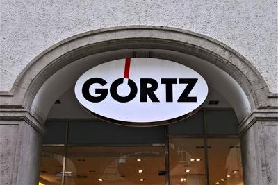 Die Ludwig Goertz GmbH ist ein deutsches Schuhhandelsunternehmen und wurde 1875 in Barmbek bei Hamburg gegruendet. Sie v-stock-foto