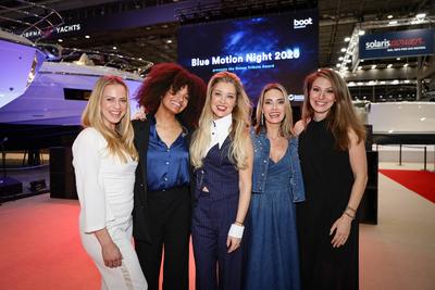 BOOT Messe D?sseldorf Blue Motion Night (L-R) Moderatorin Anneke D?rkopp, S?ngerin Florence, RTL-Stylistin Tanja Comba,-stock-photo
