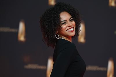 Moderatorin Aminata Belli kommt zur Gala und Verleihung des Deutschen Fernsehpreis in K?ln. *** Presenter Aminata Belli-stock-foto