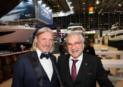 BOOT Messe Unternehmer Frank Otto (Deutsche Meeresstiftung) mit boot Messechef Petros Michelidakis D?sseldorf Blue Motio-stock-foto