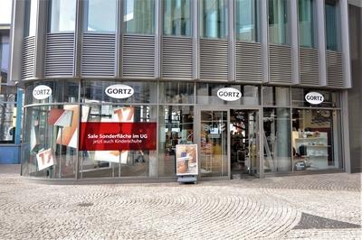 Die Ludwig Goertz GmbH ist ein deutsches Schuhhandelsunternehmen und wurde 1875 in Barmbek bei Hamb-stock-foto