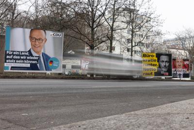 Wahlplakate in Berlin 2025-stock-foto