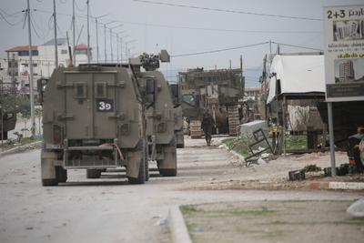 Israeli army continues its attacks in West Bank city of Jenin on the 2nd day,-stock-foto