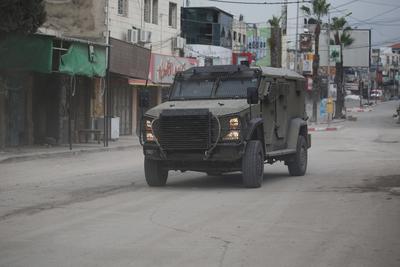 Israeli army continues its attacks in West Bank city of Jenin on the 2nd day,-stock-foto