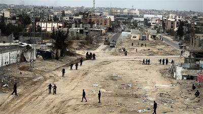 Trucks, carrying humanitarian aid, continues to enter through Kerem Abu Salim Border Gate to Rafah-stock-foto