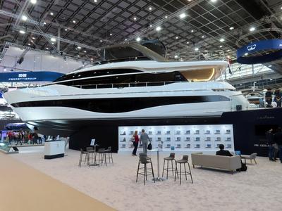 boot Messe Duesseldorf 2025 Princess S 95 Jacht-stock-photo