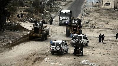 Trucks, carrying humanitarian aid, continues to enter through Kerem Abu Salim Border Gate to Rafah-stock-foto
