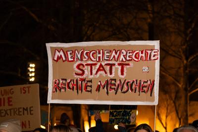 Leonberg, Baden-W?rttemberg, Germany - 22 January 2025: Counter-demonstration organized by B?ndnis 90 der Gr?nen, agains-stock-foto