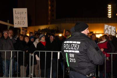 Leonberg, Baden-W?rttemberg, Germany - 22 January 2025: Counter-demonstration organized by B?ndnis 90 der Gr?nen, agains-stock-foto
