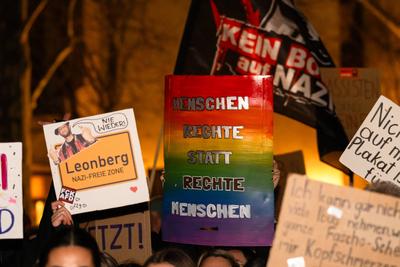 Leonberg, Baden-W?rttemberg, Germany - 22 January 2025: Counter-demonstration organized by B?ndnis 90 der Gr?nen, agains-stock-foto