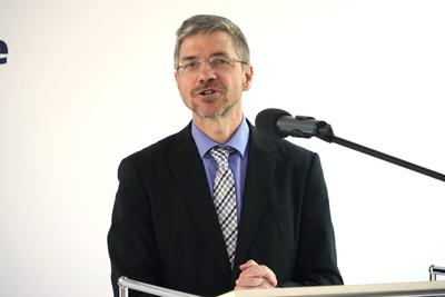 Mike Schubert bei der feierlichen Inbetriebnahme der Verkehrsstation Potsdam Pirschheide. Potsdam, 29.04.2024 *** Mike S-stock-foto