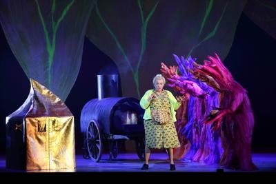 Komische Oper Berlin H?nsel und Gretel-stock-photo