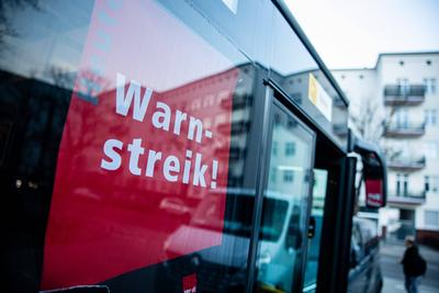 News Bilder des Tages Warnstreik der Gewerkschaft ver.di im ?ffentlichen Personennahverkehr am 02. Februar 2024 in Berli-stock-foto