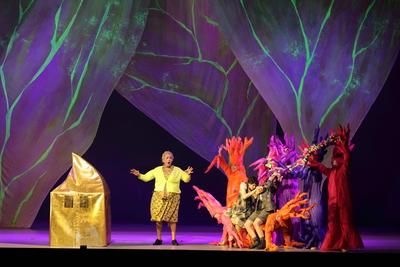 Komische Oper Berlin H?nsel und Gretel-stock-photo