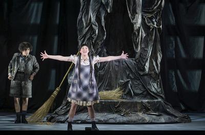 H?nsel und Gretel von Engelbert Humperdinck, Premiere 25.01.2025. Komische Oper im Schillertheater, Bismarckstra?e, Charlottenburg, Berlin, Deutschland-stock-foto