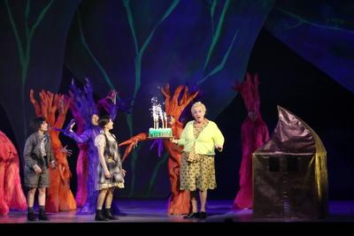 Komische Oper Berlin H?nsel und Gretel-stock-photo