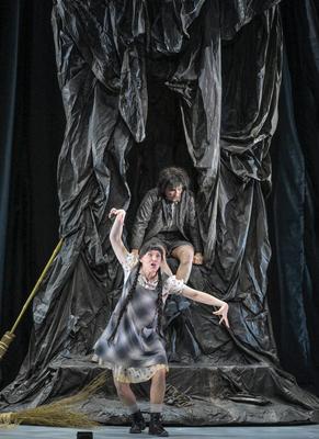 H?nsel und Gretel von Engelbert Humperdinck, Premiere 25.01.2025. Komische Oper im Schillertheater, Bismarckstra?e, Charlottenburg, Berlin, Deutschland-stock-foto