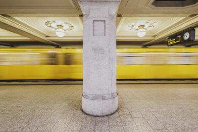 Die U-Bahnlinie 3 verkehrt am Ruedesheimer Platz in Wilmersdorf in Berlin, 27.02.2024. Fuer Donnerstag und Freitag haben-stock-foto