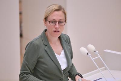 Potsdam, Brandenburg, Deutschland, 23.01.2025: Landtag: 6. Landtagssitzung: Lena Kotr?, AfD, h?lt eine Rede *** Potsdam,-stock-foto