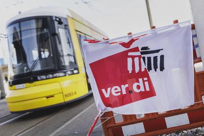 News Bilder des Tages Trams der Berliner Verkehrsbetriebe BVG stehen auf dem Betriebsbahnhof Lichtenberg in Berlin, 29.0-stock-photo