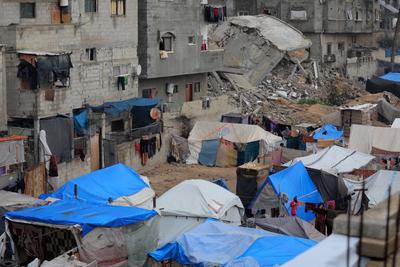 Palestinians living in Dair El-Balah refugee camp, have difficulties moving around in the camp-stock-foto