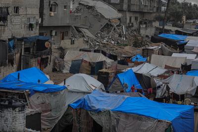 Palestinians living in Dair El-Balah refugee camp, have difficulties moving around in the camp-stock-foto