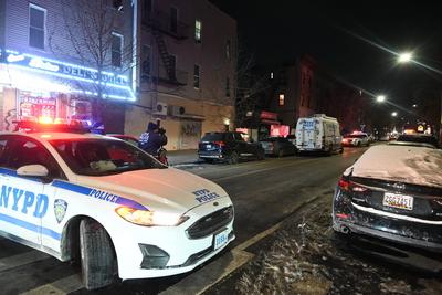 24-year-old man fatally stabbed on halsey street in bushwick brooklyn new york city-stock-foto