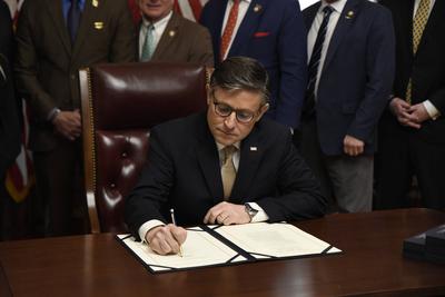 Speaker Johnson Holds Enrollment Ceremony for the Laken Riley Act-stock-foto
