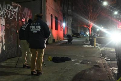 24-year-old man fatally stabbed on halsey street in bushwick brooklyn new york city-stock-foto