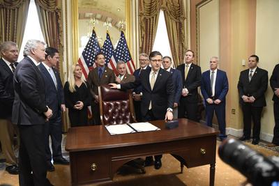 Speaker Johnson Holds Enrollment Ceremony for the Laken Riley Act-stock-foto
