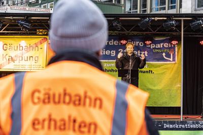 News Bilder des Tages Pro G?ubahn demonstriert in Stuttgart f?r den Erhalt der G?ubahn. Hannes Rockenbauch, Stuttgarter-stock-foto