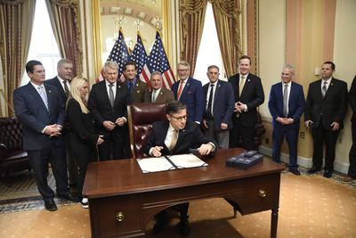 Speaker Johnson Holds Enrollment Ceremony for the Laken Riley Act-stock-foto