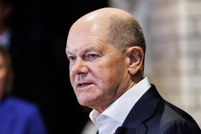 Politik, SPD-Kanzlerkandidat Olaf Scholz im Gespr?ch in Erfurt-stock-foto