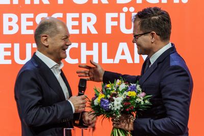 Politik, SPD-Kanzlerkandidat Olaf Scholz im Gespr?ch in Erfurt-stock-foto