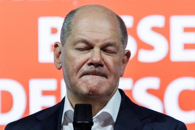Politik, SPD-Kanzlerkandidat Olaf Scholz im Gespr?ch in Erfurt-stock-foto