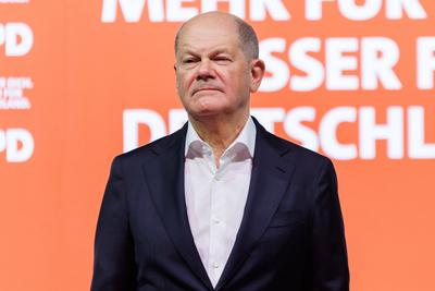 Politik, SPD-Kanzlerkandidat Olaf Scholz im Gespr?ch in Erfurt-stock-foto