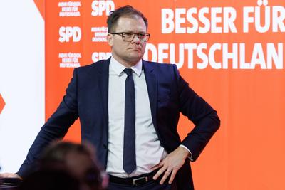 Politik, SPD-Kanzlerkandidat Olaf Scholz im Gespr?ch in Erfurt-stock-foto
