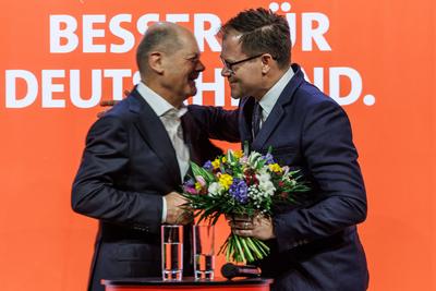 Politik, SPD-Kanzlerkandidat Olaf Scholz im Gespr?ch in Erfurt-stock-foto