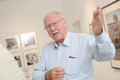 Fotograf Thomas Billhardt Fotograf Thomas Billhardt in seiner Ausstellung im Kennedy Museum Berlin *** Photographer Thom-stock-foto