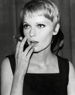 Mia Farrow smoking a cigarette, (1967) Cinema Legacy Collection File Reference 33962-140THA Hollywood CA USA PUBLICATIO-stock-foto