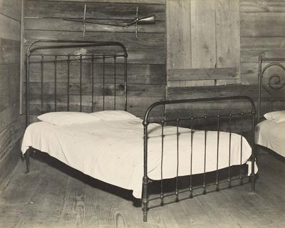 RECORD DATE NOT STATED Bed, Tenant Farmhouse, Hale County, Alabama / Floyd Burrough s Bedroom, Hale County, Alabama. Wal-stock-foto