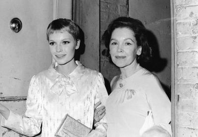 Mia Farrow with her mother Maureen O Sullivan circa 1967 PUBLICATIONxINxGERxSUIxAUTxONLY Copyright-stock-foto