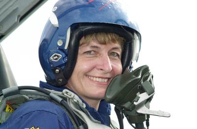 KENNEDY SPACE CENTER, FLA. -- Expedition 5 crew member Peggy Whitson arrives at KSC aboard a T-38 jet aircraft to take p-stock-foto