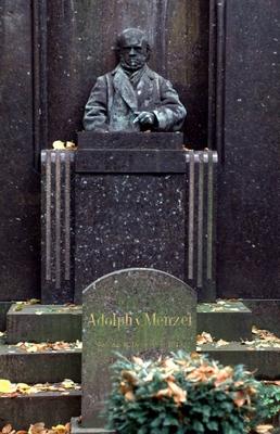 Grab des Malers Adolpf von Menzel auf dem Dreifaltigkeitsfriedhof in Berlin-stock-foto