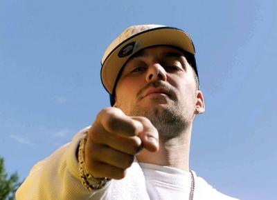 Bildnummer: 51377779  Datum: 03.07.2004  Copyright: imago/GeisserRapper Kool Savas (GER) anl?sslich des Z?rif?schts 2004, Personen; 2004, Z?rich, Musiker, Hip Hop, Rap, Gestik; , quer, Kbdig, Einzelbild, close, Musik, Kunst, Schweiz, Randbild, People o0 Fotoshooting-stock-foto