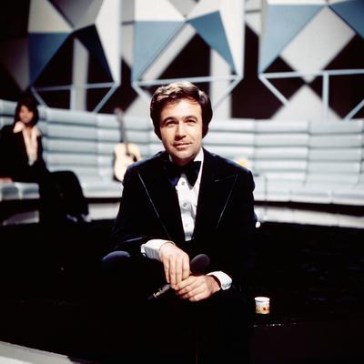 STARPARADE Starparade, musikalische Revue von ZDF und ORF, 1976, Bild: Durch die Sendung f?hrt Rainer Holbe, Deutschland-stock-foto