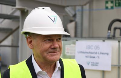 Olaf Scholz bei Geobohrung-stock-foto