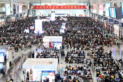 Spring Festival Travel Peak in Shanghai-stock-foto
