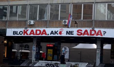24.01.2025 Beograd/Belgrade(Serbia) Politika/Zivot/Politics/Life Zgrada rektorata sa crvenom rukom/ Rectorate building w-stock-photo