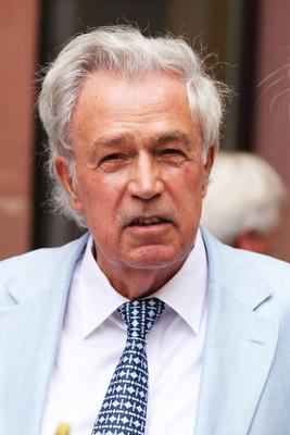 Bildnummer: 58325112  Datum: 07.08.2012  Copyright: imago/HoffmannRAINER HOLBE VERLEIHUNG DES HESSISCHEN VERDIENSTORDENS WIESBADEN 7.8.12 Gesellschaft Kultur Politik Verleihung Auszeichnung Verdienstorden Hessen GER People Portr?t x0x xub 2012 hoch  58325112 Date 07 08 2012 Copyright Imago Hoffmann Rainer Holbe award Ceremony the Hesse Order of Merit Wiesbaden 7 8 12 Society Culture politics award Ceremony Award Order of Merit Hesse ger Celebrities Portrait x0x  2012 vertical-stock-foto